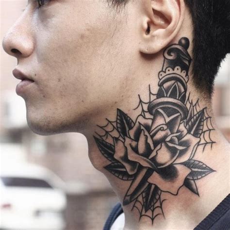 tattoo para hombres en el cuello